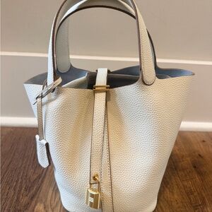 Elegant White Leather Bucket Tote Bag